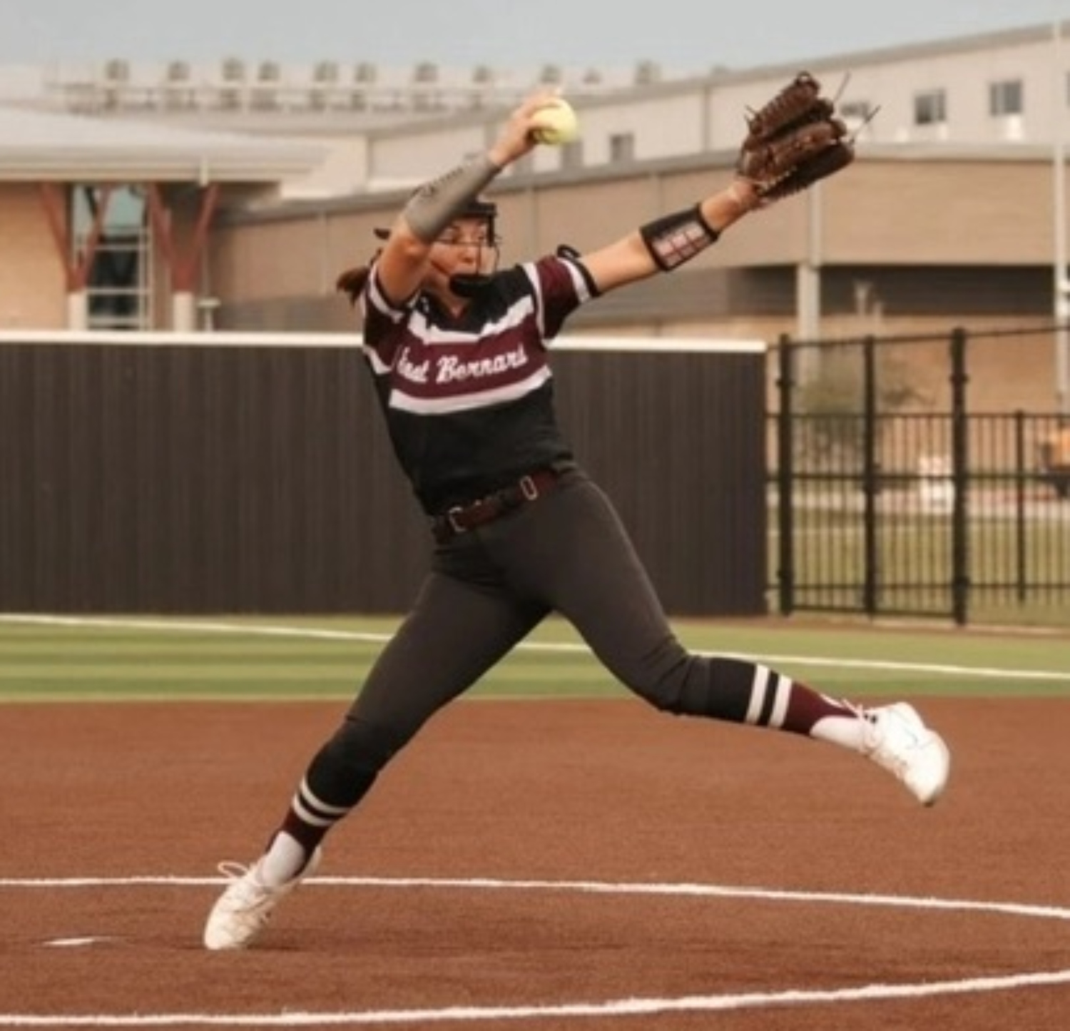 Rylie_Holder_East_Bernard_pitching