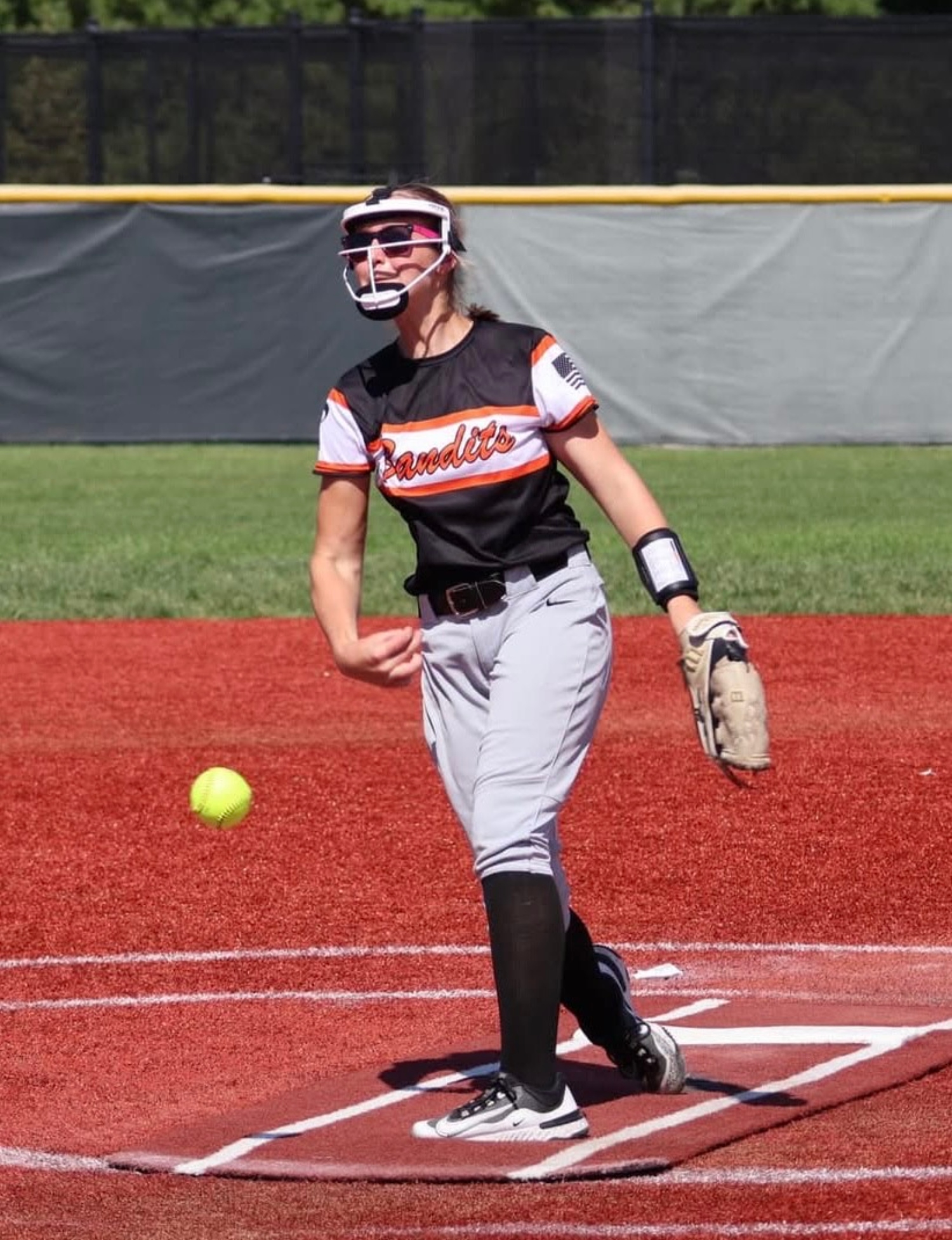 Abby_Lint_Beverly_Bandits_pitching_front