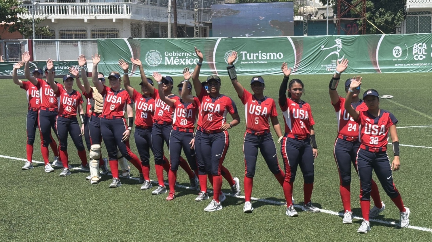 Team_USA_sidelines_Game_1