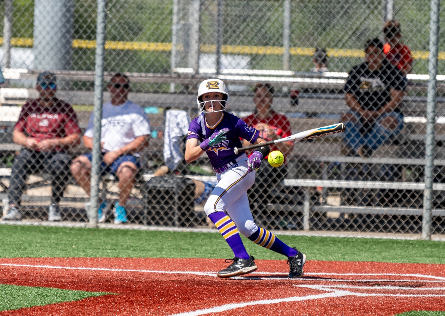 Hannah_Tennyson_Bolts_bat