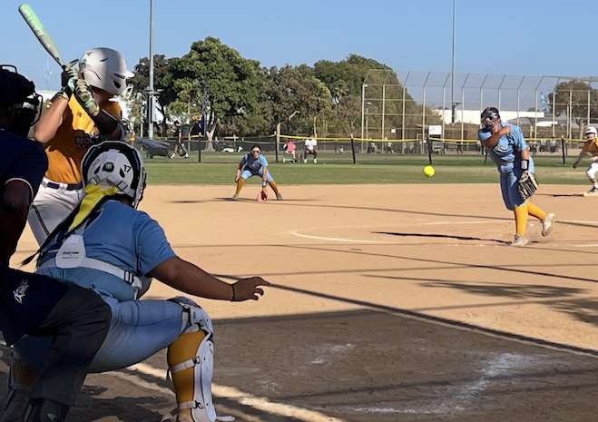 Wednesday action in the 14U age division between Birmingham Thunderbolts - Brashears (yellow) and Team San Diego - Baca