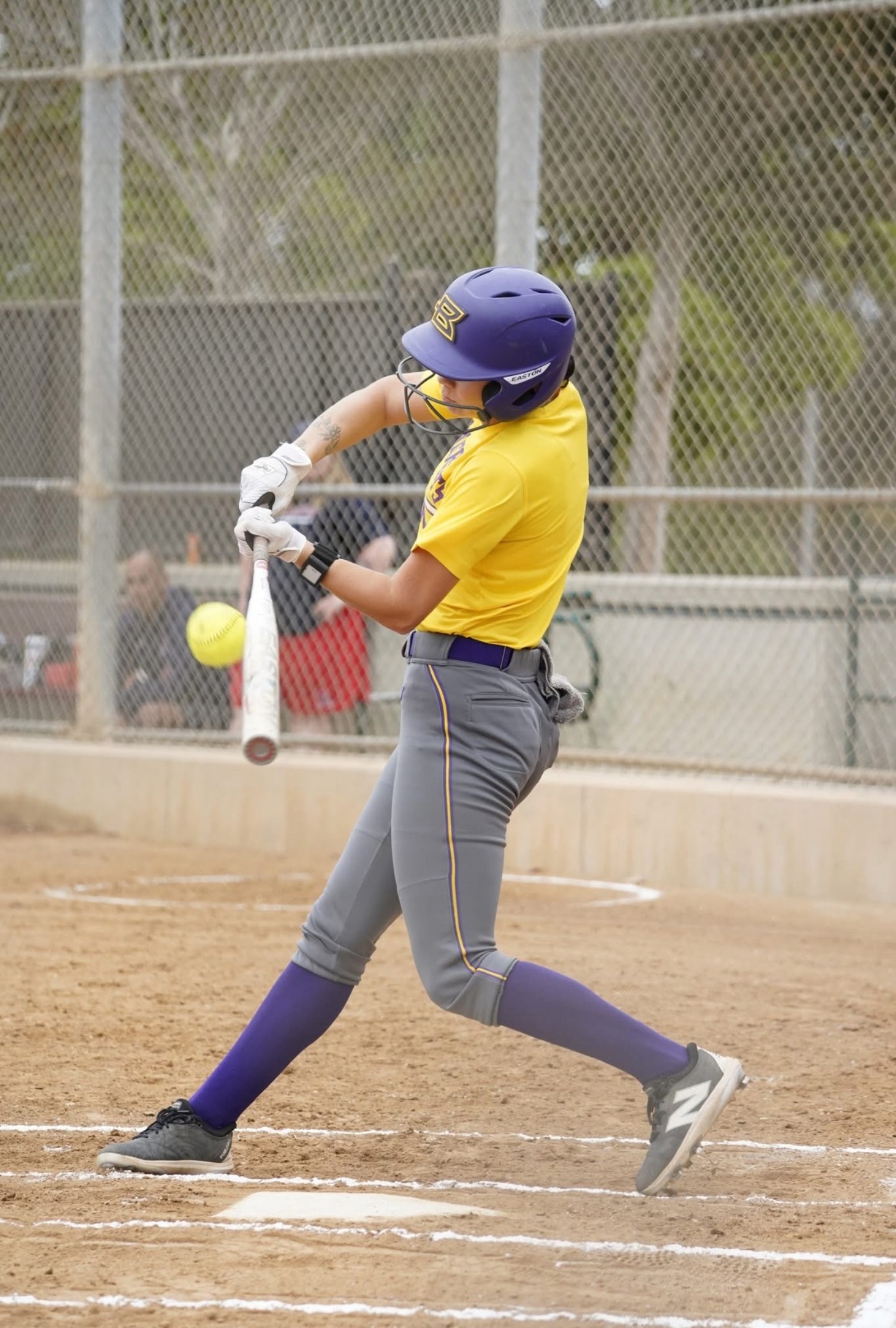 Katie_King_Birmingham_Thunderbolts_bat