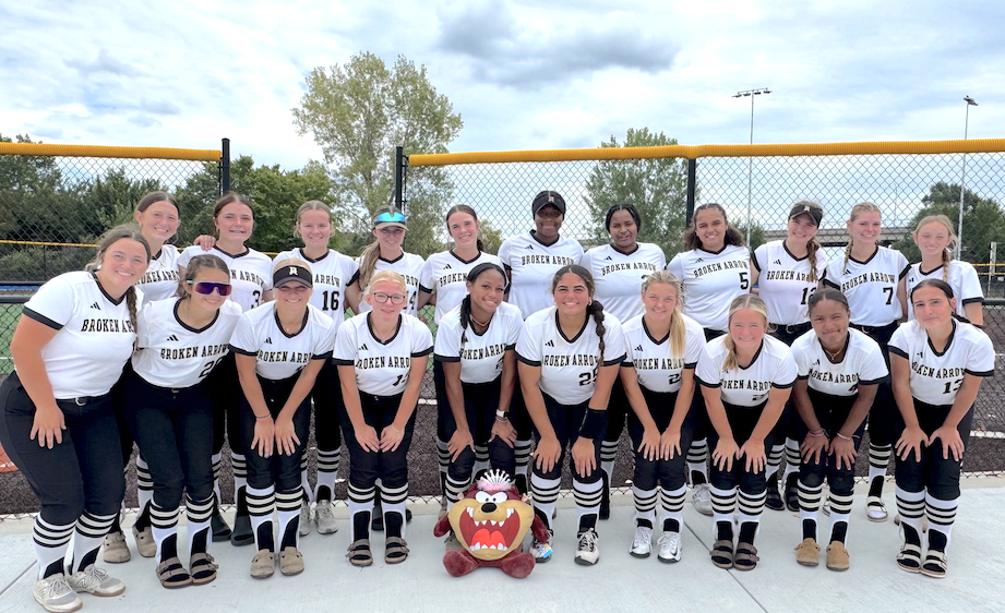 The Brooken Aarow (Okla.) High team poses after going 2-0 on Friday and winning another pair on Saturday