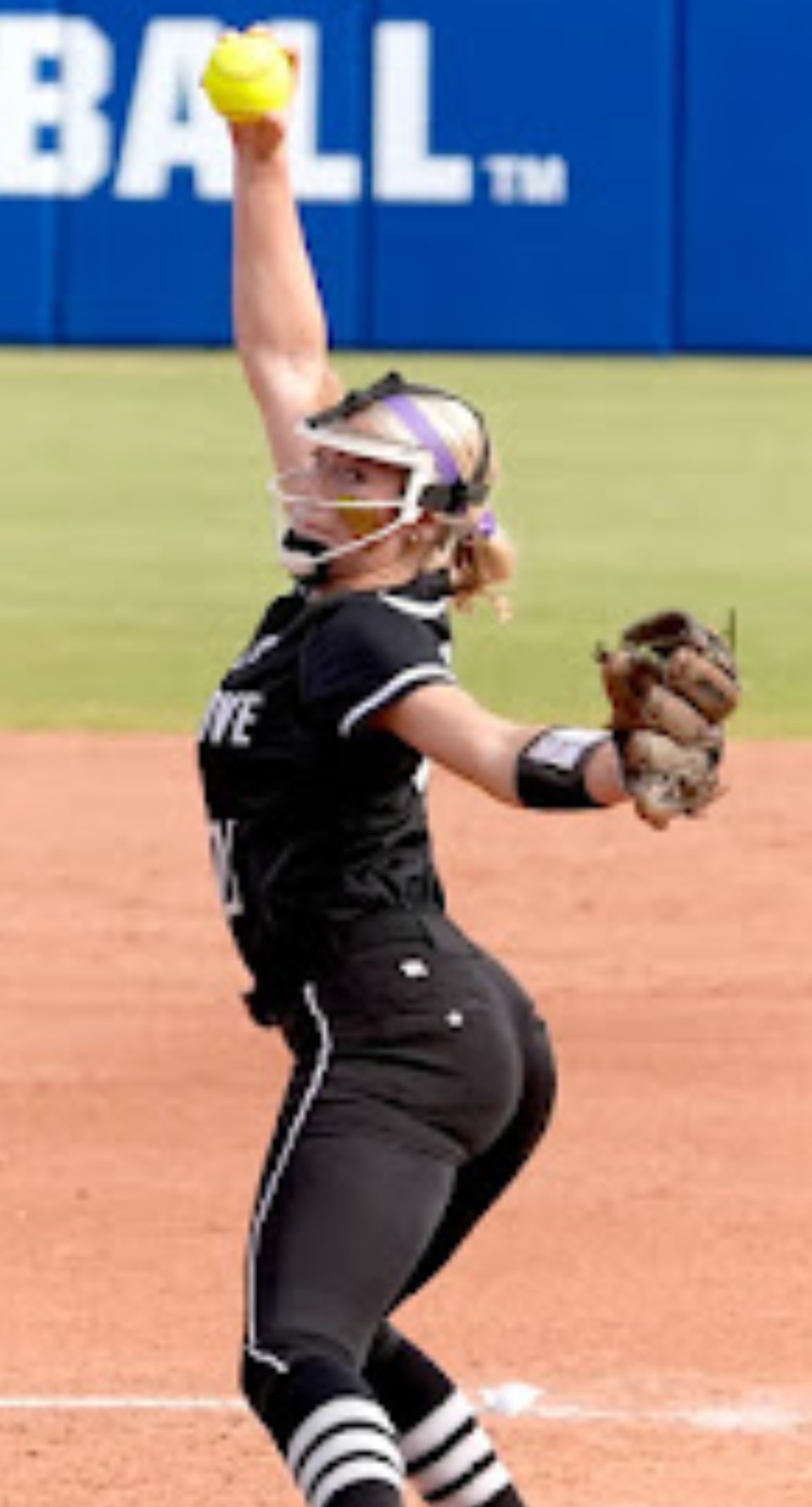 Braylee_Spence_Lone_Grove_pitching