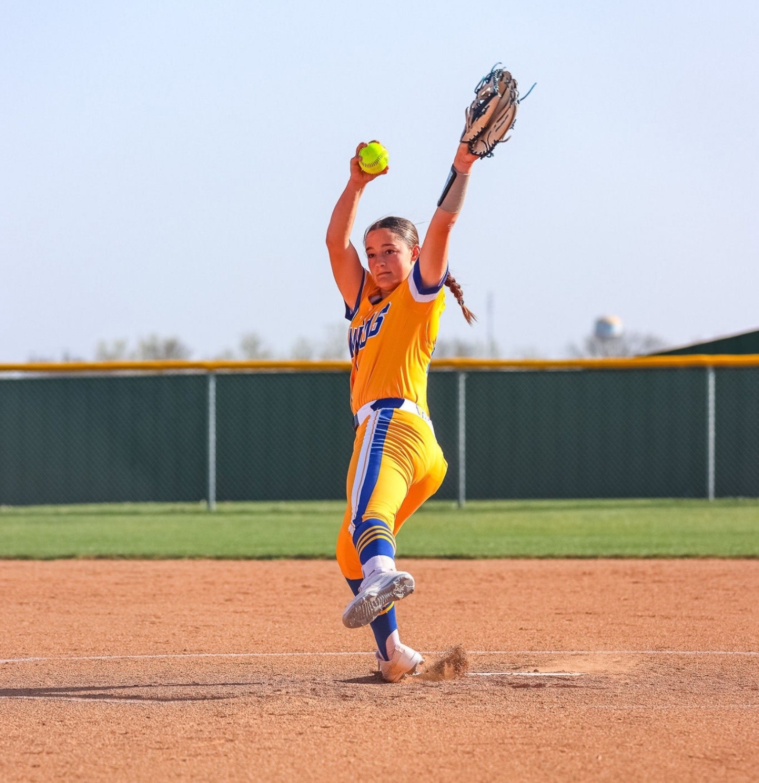 Devyn_Somers_Venus_pitching_front