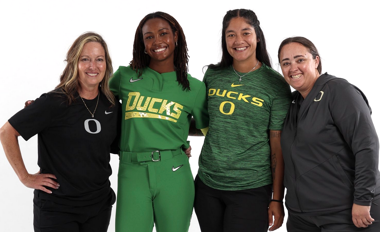 Ella Reynolds, a 2027 outfielder with Jersey Intensity KOD, committed to Oregon today