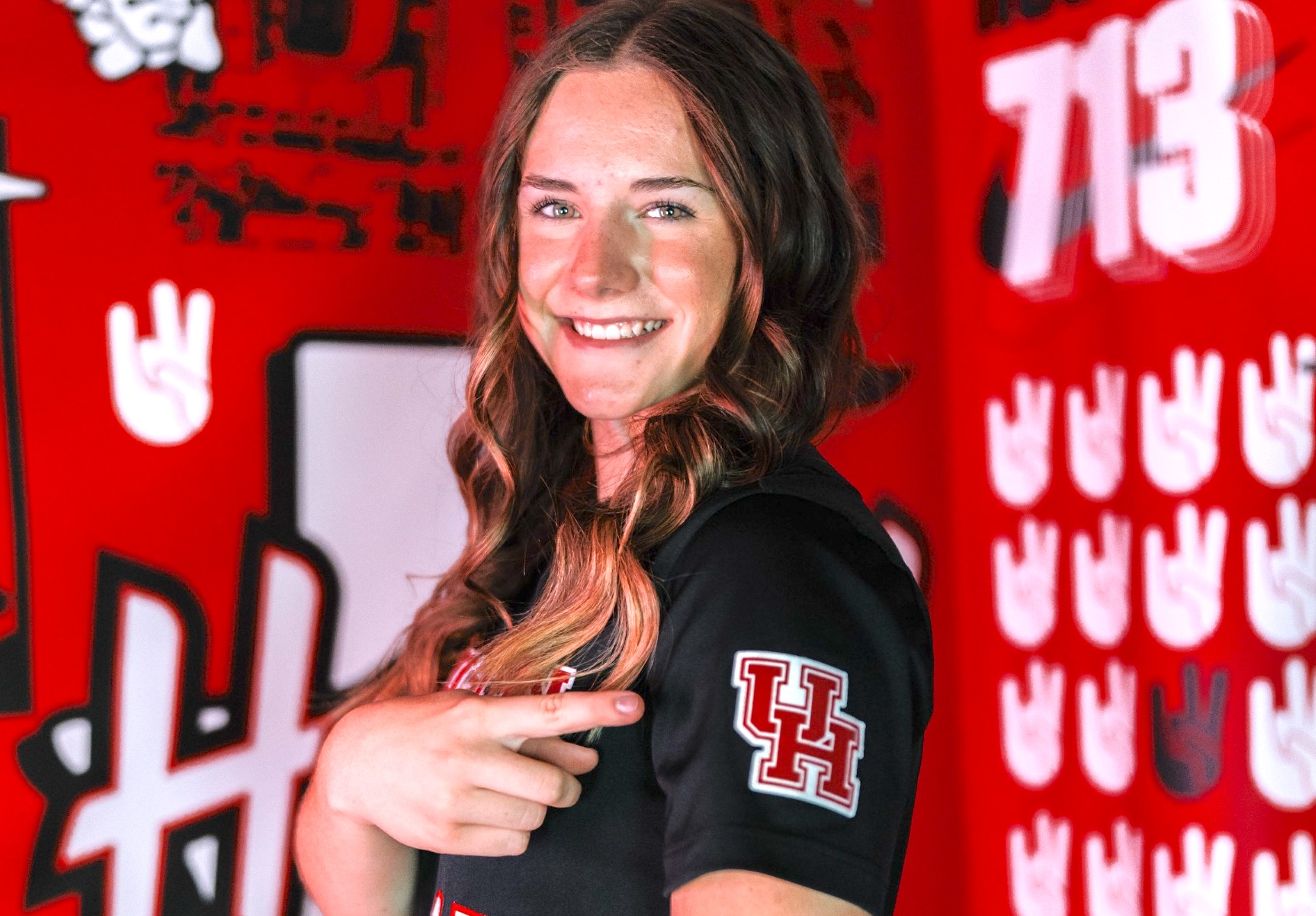 Bridget Mulligan pointing to UH at University of Houston