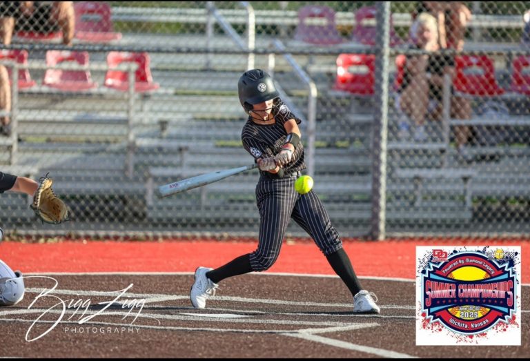 Rylee_Stark_OK_Bombers_bat