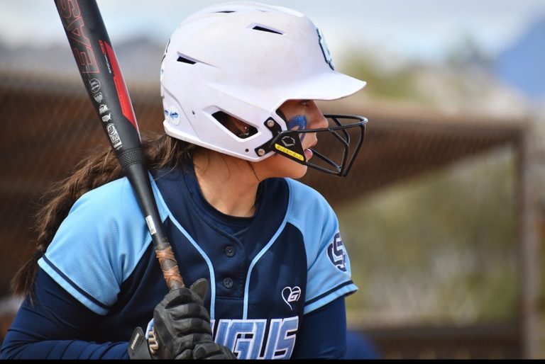 Savanna_Smith_Saugus_bat