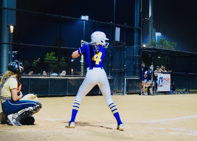 Molly_Shea_Birmingham_Thunderbolts_bat