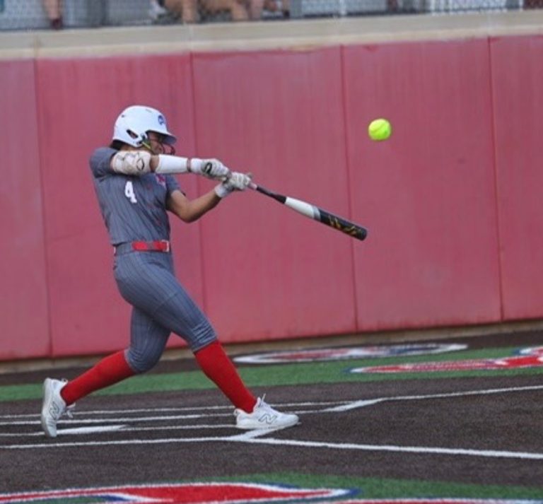 Jae_Eteaki_Hays_swing