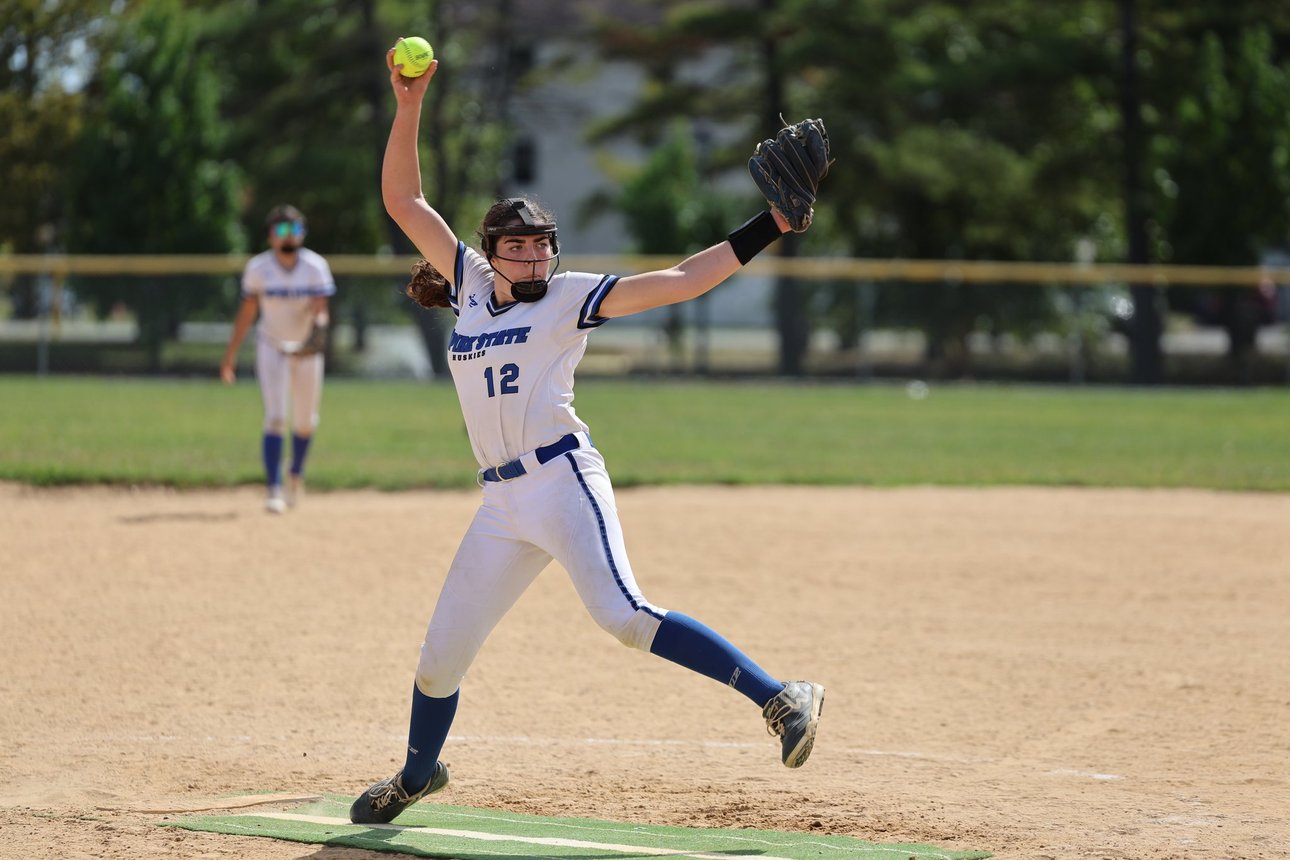 Kayleigh_Petrillo_Empire_State_Huskies_pitch