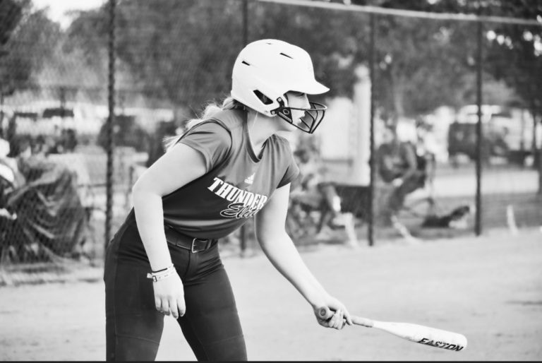 Maddy_Ferrari_Thunder_Elite_bat