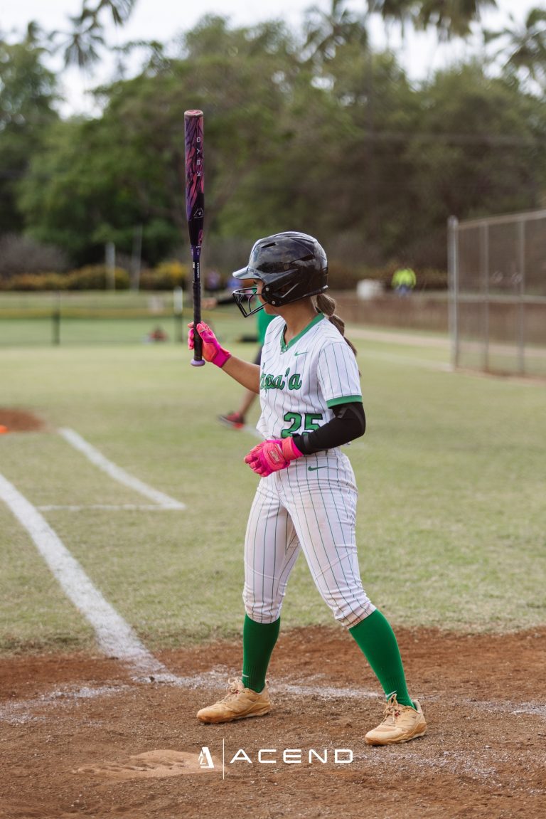 Sienna_Yamashita_Kapaa_bat