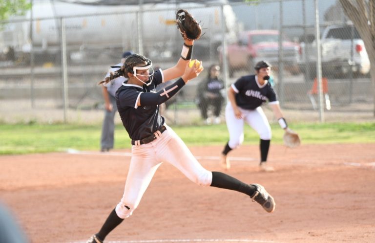 Hattie_Macumber_Willcox_pitching