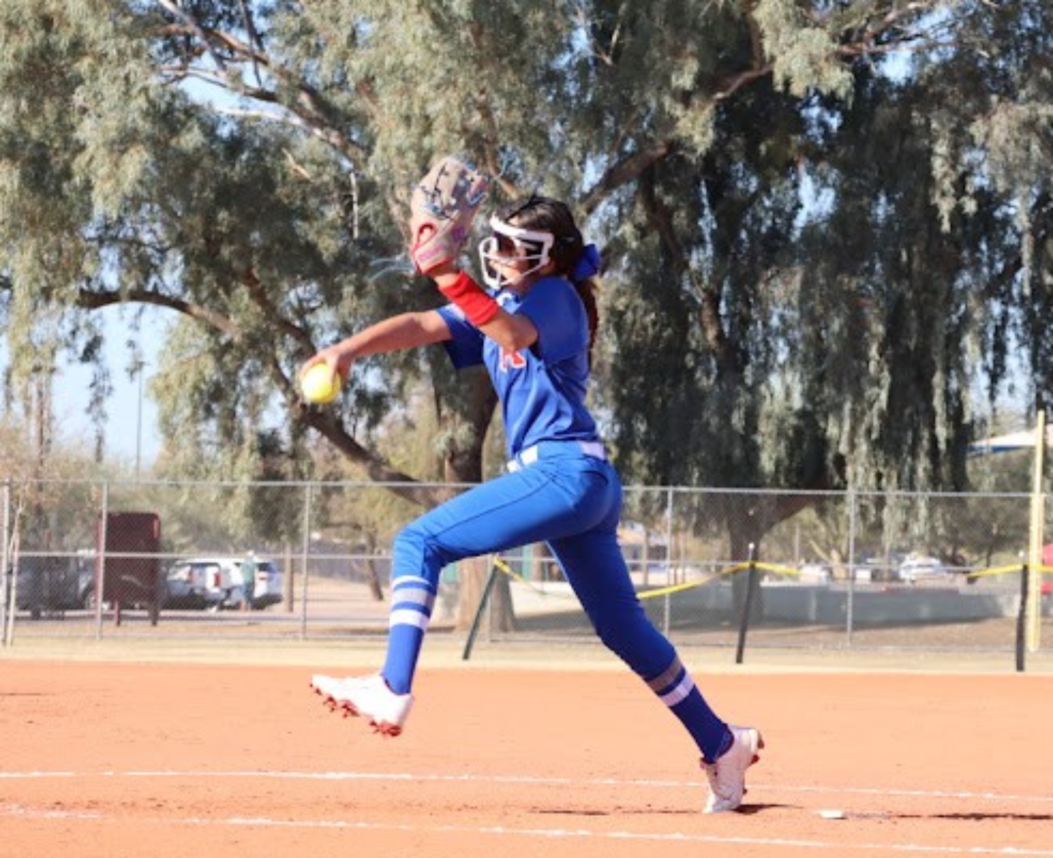 Leah_Mendivil_CA_AZ_pitching
