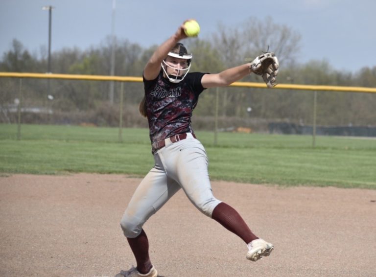 Lyla_Turmell_Walled_Lake_Northern_pitching