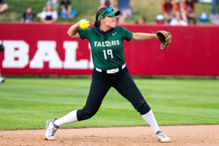 Hannah_Flippen_Utah_Talons_throw
