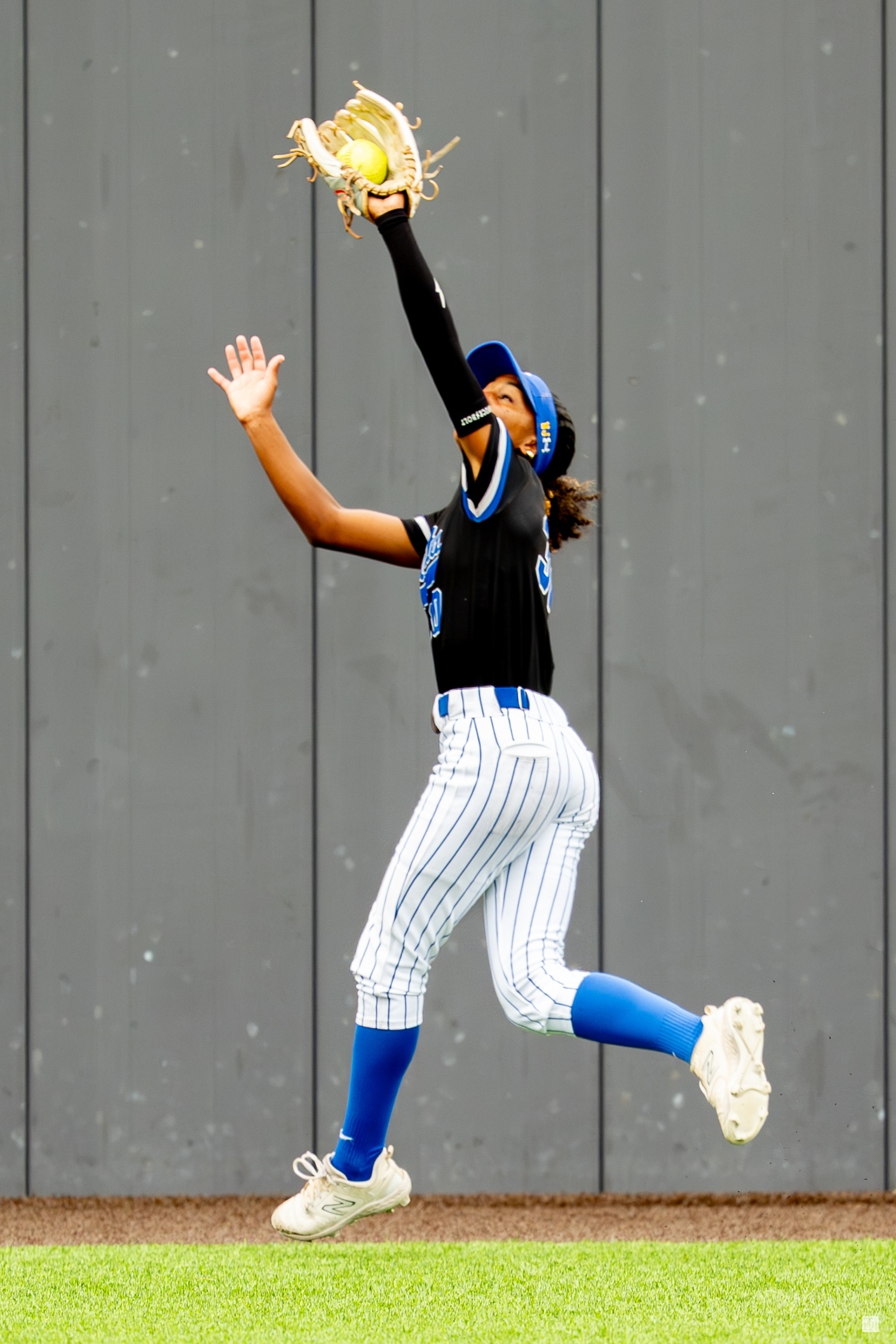 Nadia_Jeffries_OK_Athletics_catch