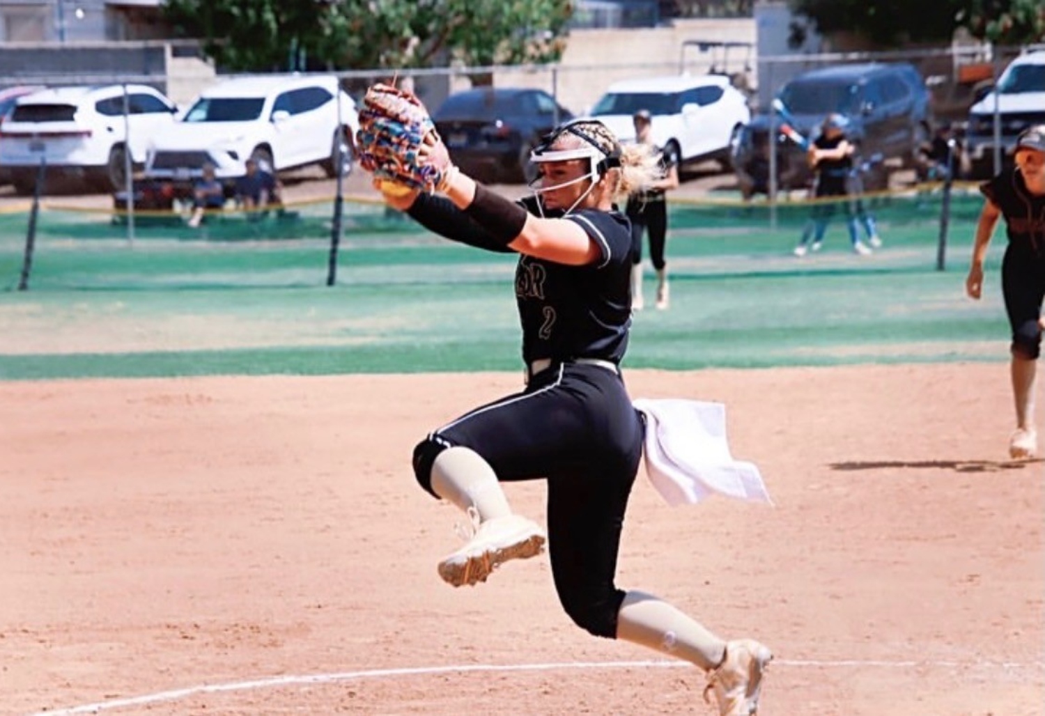 Molly_Davi_Armor_Elite_pitching