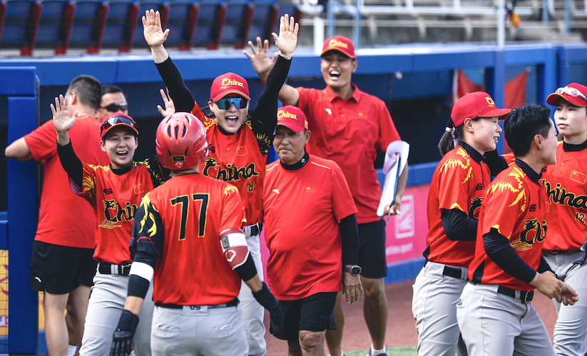China and USA are the only two undefeated teams left after China beat Netherlands 3-2 and USA topped New Zealand 9-0