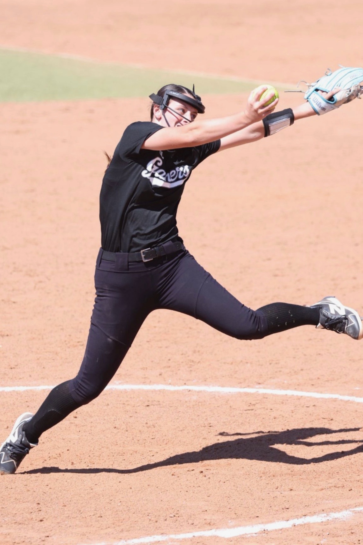 Ella_Iacenda_OC_Gamers_pitching