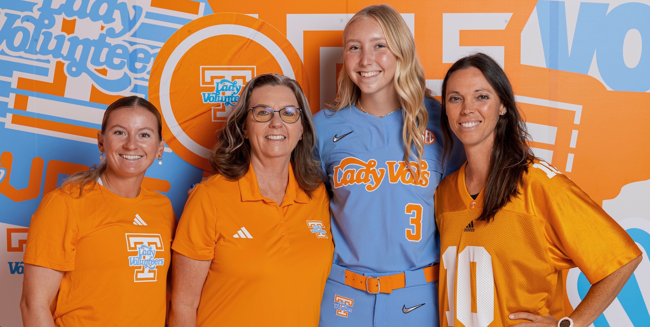 Reagan Eldred, the No. 1-ranked player in the Line Drive Media 2028 HOT 100, committed on her campus visit to Tennessee today. Here, she is pictured with the Vols coacing staff