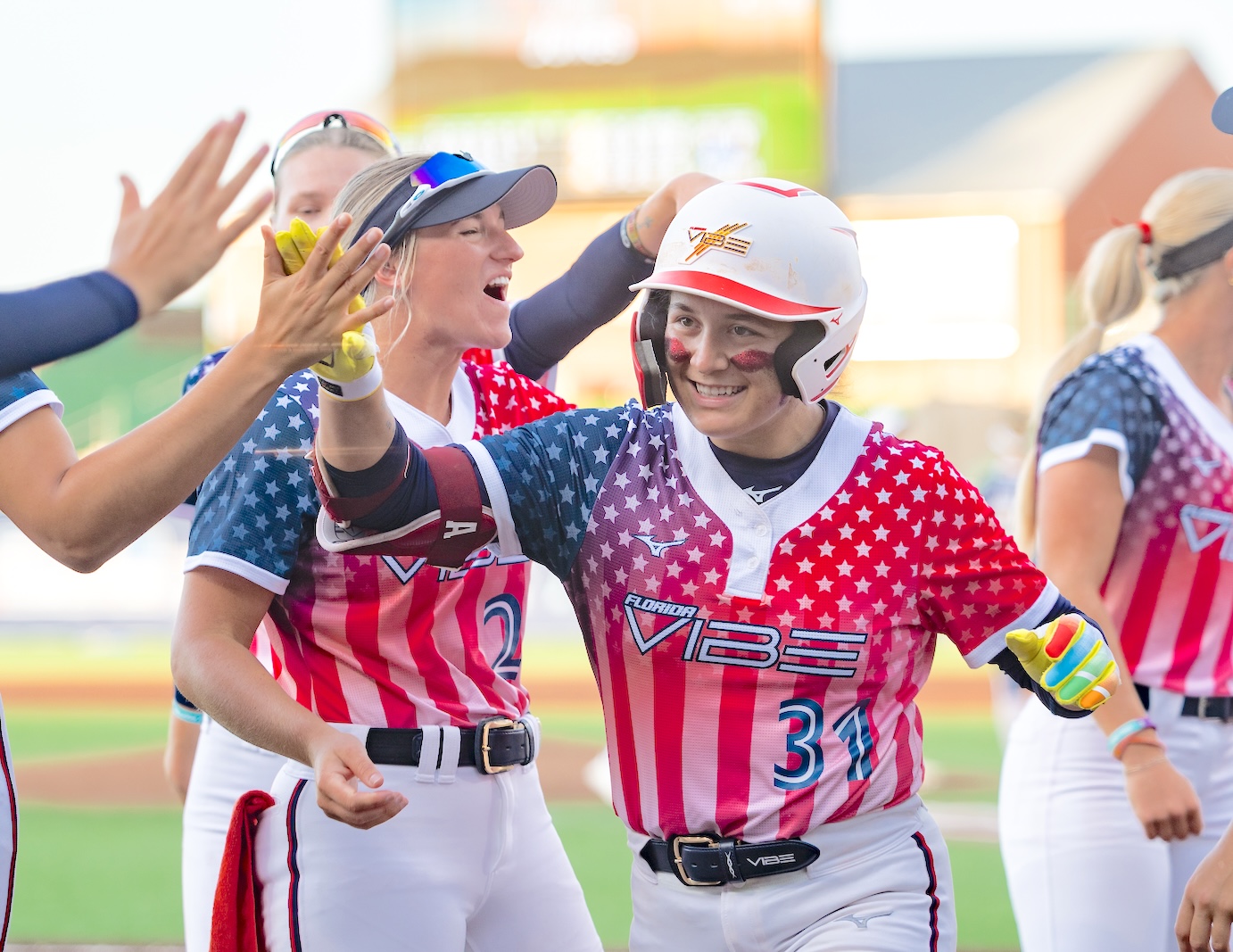 Alexis Pupillo (31) is congratulated by her Florida Vibe teammates